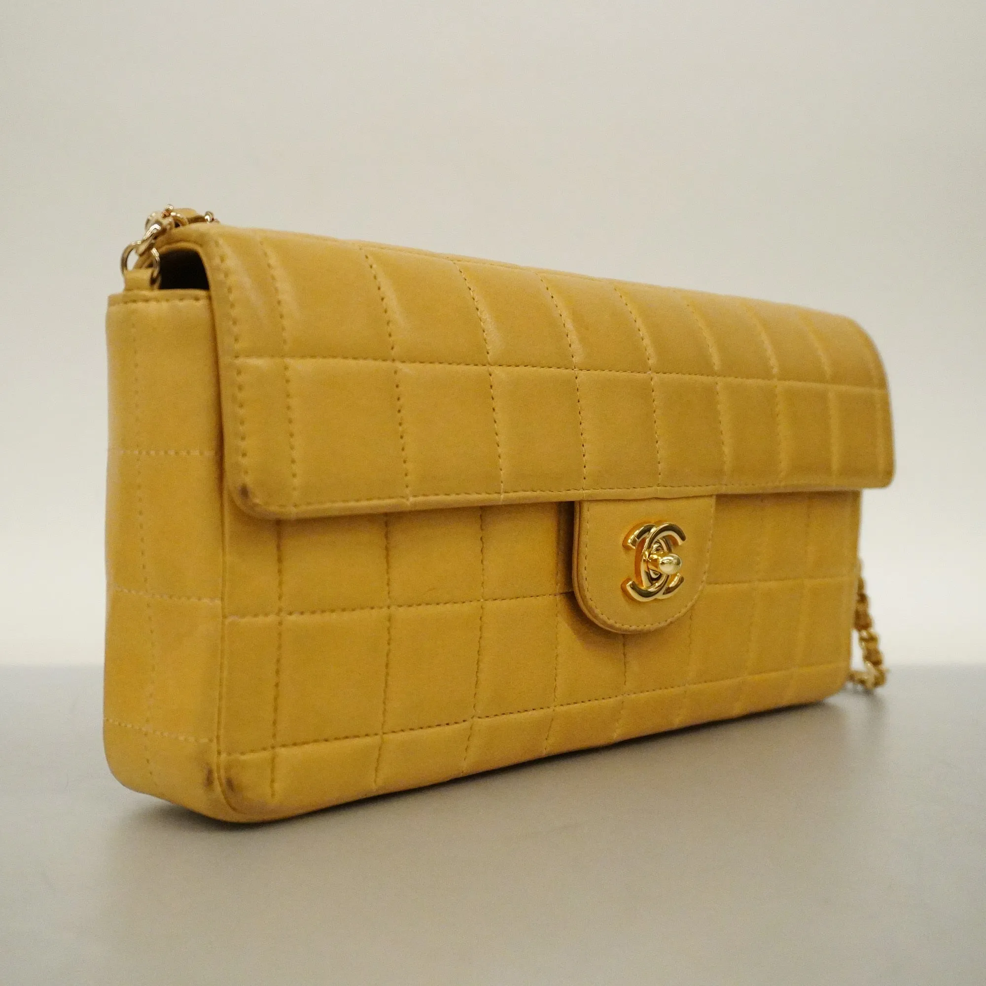 CHANELAuth  Chocolate Bar Chain Shoulder Women's Leather Shoulder Bag Beige