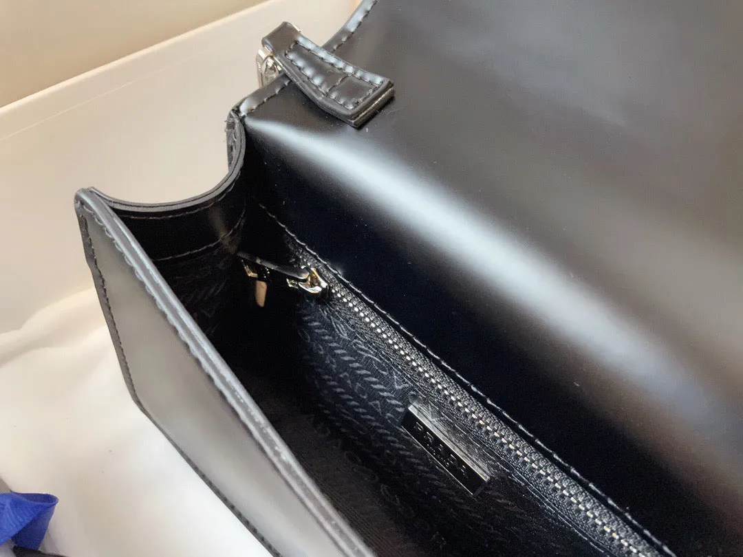 PD157 Shoulder Bag / 7.5x4.1x1.4inch